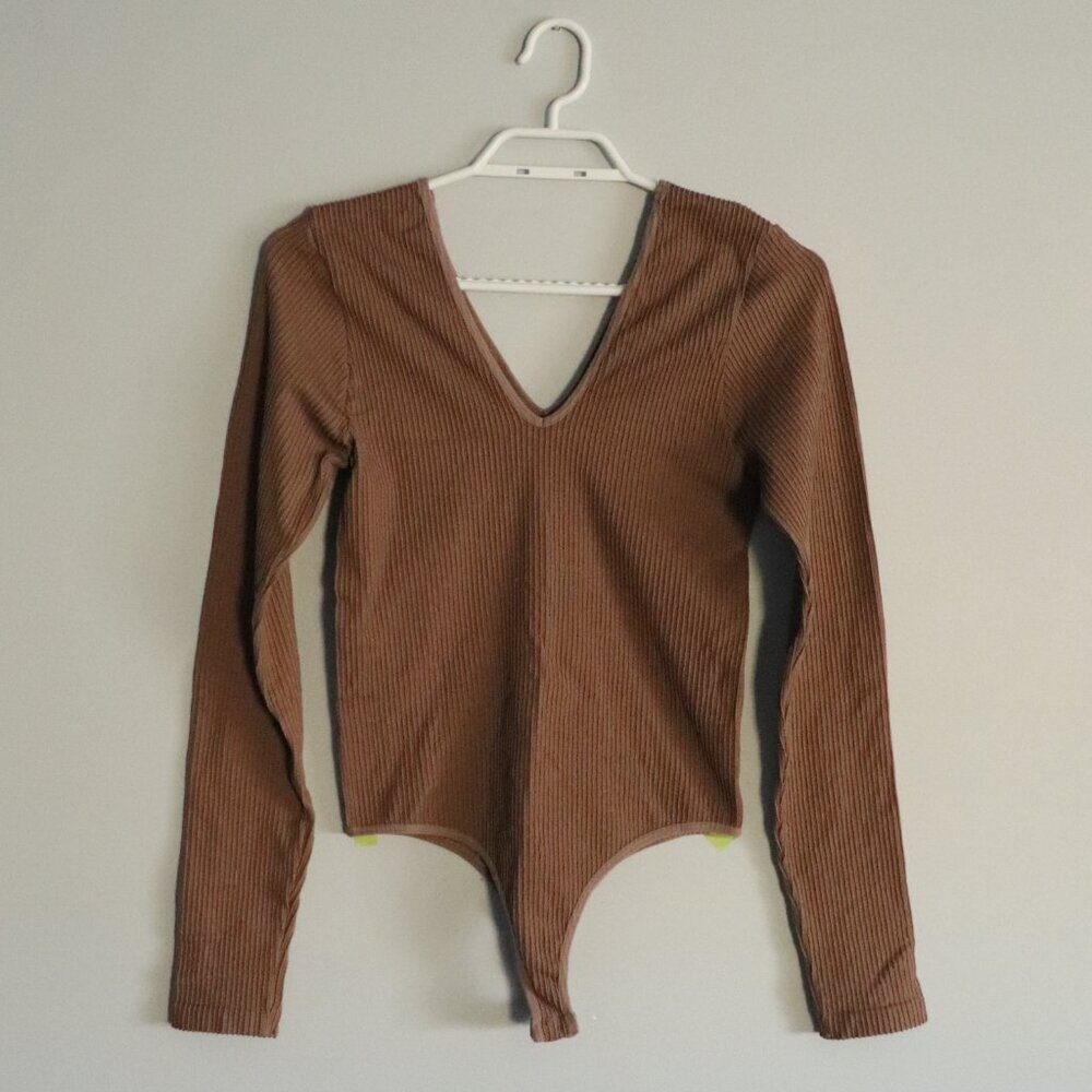 Design Lab Women's Brown M/L Ribbed V-Neck Long Sleeve Thong One Piece Bodysuit
